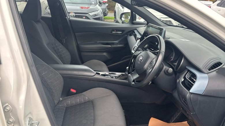 Toyota C-HR 1.8 Hybrid Design 5dr CVT Hybrid Hatchback